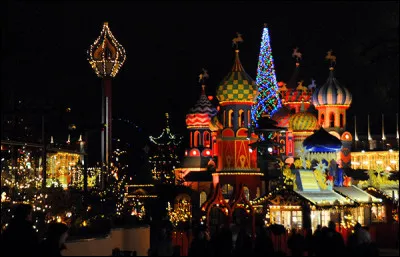Quel est le nom du parc où se tient chaque année le grand marché de Noël de Copenhague ?