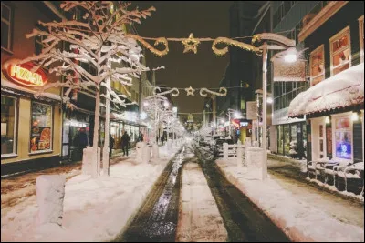 Quel animal mange les enfants à qui l'on n'a pas offert de nouveaux vêtements avant le réveillon de Noël ?