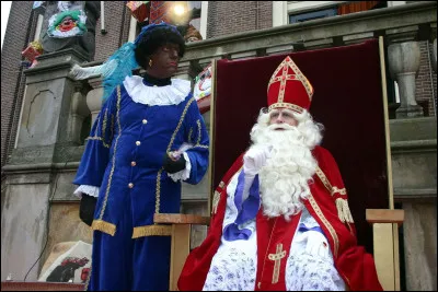 Traditionnellement, qui l'accompagne ?