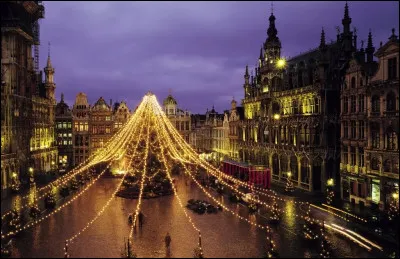 Qui apporte les cadeaux d&eacute;but d&eacute;cembre ?