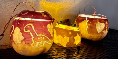 Quel l&eacute;gume sculpte-t-on lors des d&eacute;fil&eacute;s de No&euml;l ?