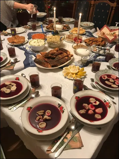 Traditionnellement, combien de plats sont servis &agrave; cette occasion ?