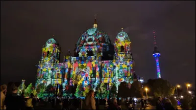 À quel chanteur doit-on l'album intitulé "Berlin" ?