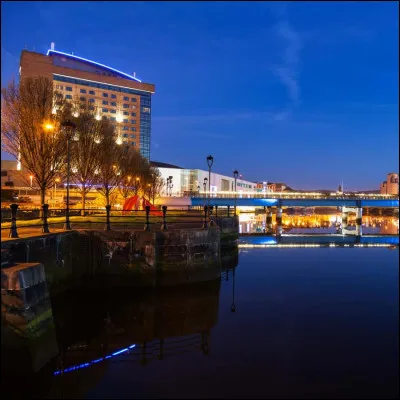 Quel groupe a le titre "Belfast" à son répertoire ?