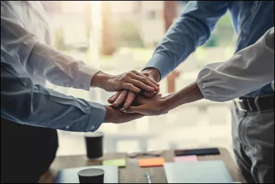 De qui Th&eacute;o &eacute;tait-il le plus proche pendant la ''Star Academy'' 2025 ?