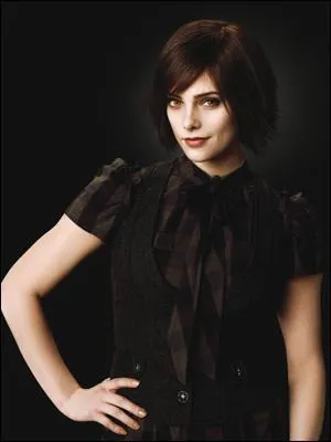 Comment s'appelle la soeur d'Edward qui voit l'avenir ?