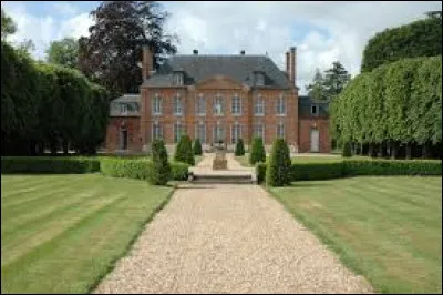 Nous sommes maintenant dans l'allée du château d'Émalleville. Village normand, dans l'aire d'attraction Ébroïcienne, il se situe dans le département ...
