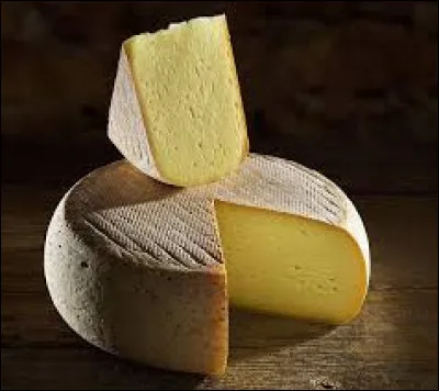 Originaire d'Ari&egrave;ge, ce fromage porte le nom d'une des communes avec le plus faible nombre d'habitants que je connaisse. Fabriqu&eacute;e avec du lait de vache mais aussi de ch&egrave;vre, de brebis ou des 3 laits m&eacute;lang&eacute;s, ce fromage est cat&eacute;goris&eacute; comme une tomme au lait cru. Comment s'appelle ce fromage ?