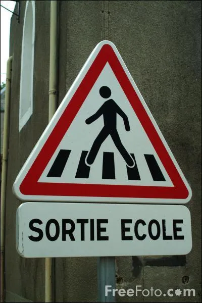 D'aprs la loi vote le 15 septembre au Parlement, qu'arrivera-t-il aux parents dont les enfants schent l'cole ?