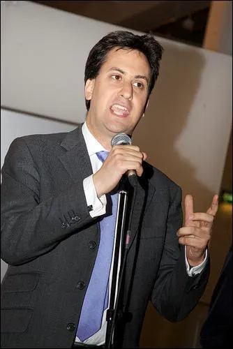 Ed Miliband est le nouveau chef du parti travailliste britannique. Qu'est-ce qui a marqu son lection ?