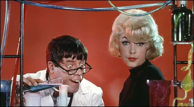 Qui est ce professeur de chimie au physique peu avantageux ?