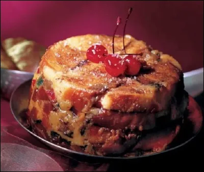 Quel est le nom de la pâtisserie française aux fruits confits nappée de cerises ?