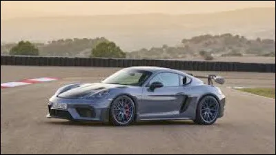 En 2025, une page se tourne pour cette sportive de renom qui s'offre une ultime d&eacute;clinaison radicale. Pour clore son histoire thermique, elle h&eacute;rite du moteur de l'ic&ocirc;ne de la marque afin de devenir la plus performante de sa lign&eacute;e. Elle repr&eacute;sente l'aboutissement final d'une dynastie avant sa mutation vers l'&eacute;lectrique. Quelle est cette voiture ?