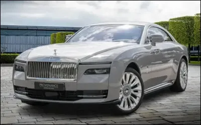 Dans la philosophie de ce constructeur, le silence est le ma&icirc;tre mot. Que diriez-vous si je vous disais qu'avec l'essor des motorisations &eacute;lectriques et hybrides, ce manufacturier de voitures de luxe a trouv&eacute; chaussure &agrave; son pied ? Qui a produit cette auto ?