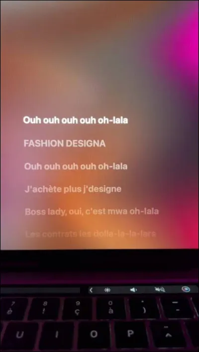 Qui chante ''Fashion Designa'' ?