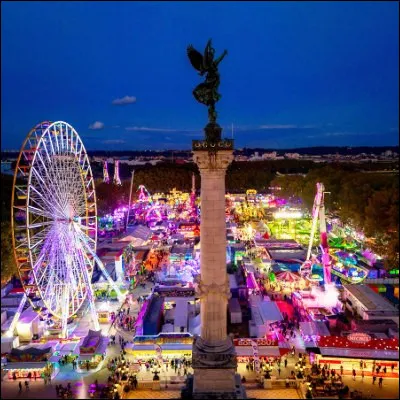 Quel snack de foire était déjà consommé dans lAmérique précolombienne il y a plus de 5000 ans et a été popularisé dans sa version moderne par Charles Cretors ?