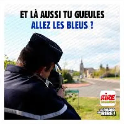 Laquelle de ces trois nuances de bleu est le bleu nuit ?