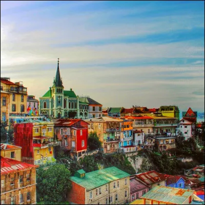 Dans quel pays la ville de Valparaiso est-elle située ?