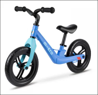 Quel est le nom de ce cycle à 2 roues alignées que l'on fait avancer en poussant sur le sol avec les pieds ?