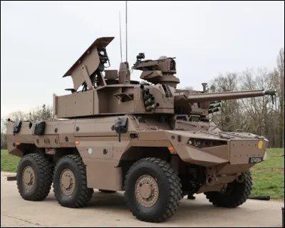 Quel est le nom de cet engin militaire blindé de reconnaissance et de combat de l'armée française à 6 roues ?