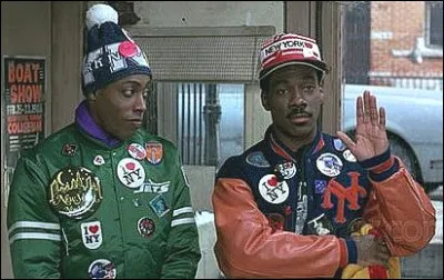 Dans quel film Eddie Murphy tient-il quatre rôles successifs ?