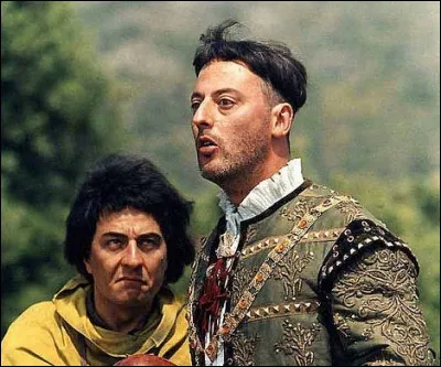 Dans le film "Les Visiteurs" Clavier joue plusieurs rôles, dont...