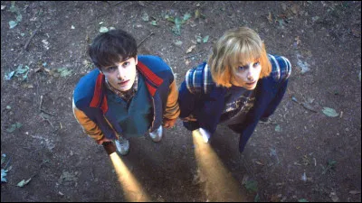 Dans la saison 5, pour quelle raison Robin se rapproche-t-elle autant de Will Byers ? (2 bonnes réponses)