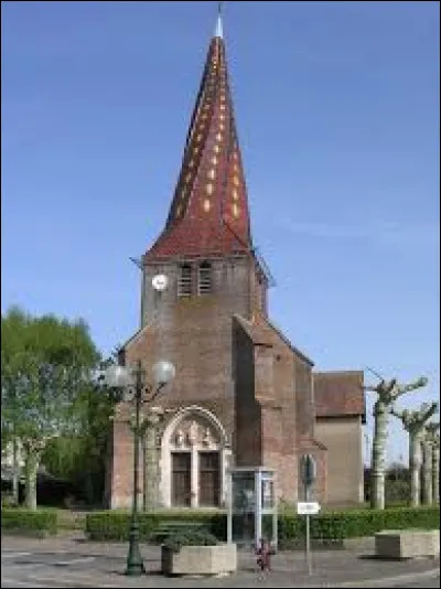 Voici l'église Saint-Maurice, à Mervans. Village de l'aire d'attraction Chalonnaise, il se situe dans le département ...