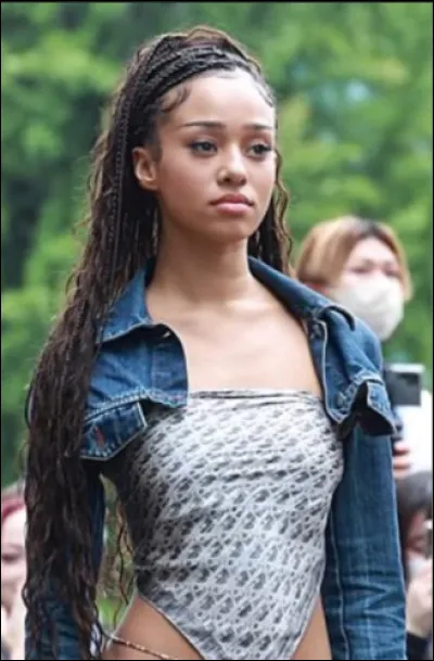 Quel est le nom de famille de Manon ?