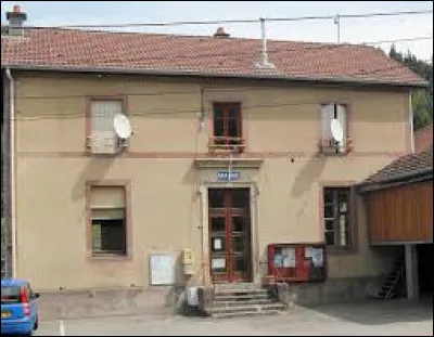 Nous terminons notre promenade à Saint-Jean-du-Marché. Ancienne commune Vosgienne, elle se situe en région ...