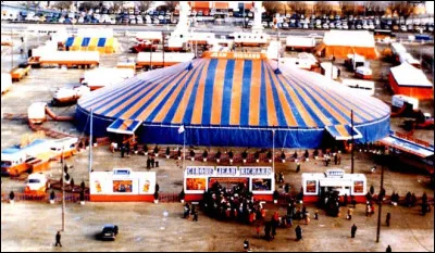 Dans les années 1970, les cirques français étaient très en vogue : Bouglione, Pinder, Zavatta, Gruss etc. sans oublier ce cirque qui a été l'uvre d'un homme qui a été aussi très populaire grâce au rôle qui lui a été confié par un certain Georges Simenon. Quel est le nom de ce cirque qui a marqué des générations pendant plus de 30 ans ?