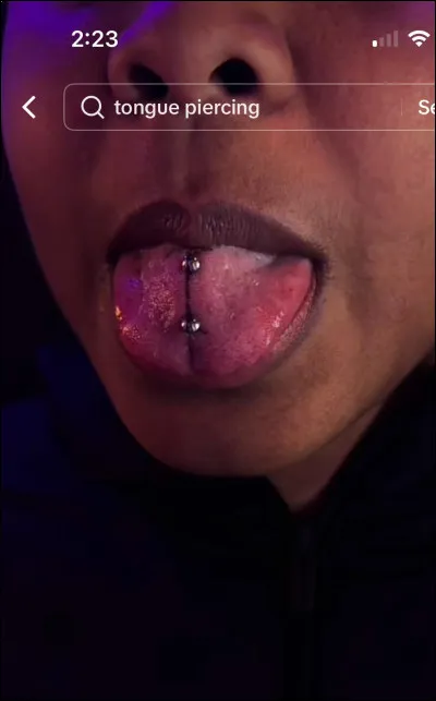 Elle est si délicieuse que son frère Lilian la lèche avec sa________.