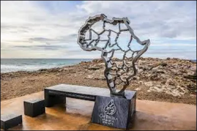 Dans quel pays se situe le cap Angela ou ras Ennghela, le point le plus sptentrional d'Afrique ?