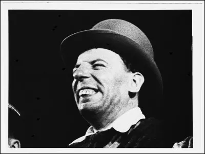 Nettoyer et lustrer un chapeau &agrave; l'eau simple se disait...