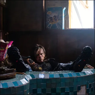 Après quelques années d'absence, Orelsan revient avec un nouvel album : "La Fuite en avant". Avec quel artiste chante-t-il le titre "Encore une fois" ?