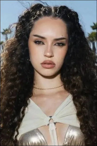 Quel est le nom de famille de Daniela ?