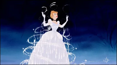 Dans ''Cendrillon'', que perd-elle au bal ?
