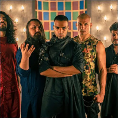 Quel est le tout premier titre du groupe "Bloodywood" ?