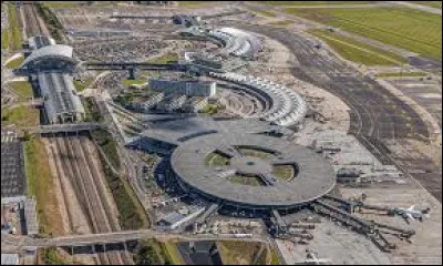 Quel est le nom donné à l'aéroport de Lyon ?