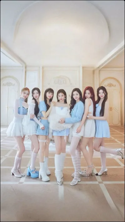 Avec quel single ont-elles fait leurs débuts officiels ?