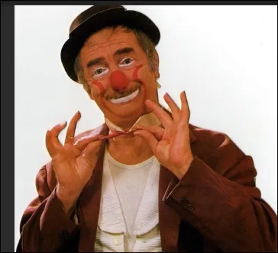 Il a été l'un des clowns français, le plus célèbre du XXe siècle. A la fois acrobate, musicien, mime, dompteur, directeur de cirque, acteur, il savait tout faire. Son succès l'a propulsé comme grande vedette dans les années 60 à 70 dans l'émission La Piste aux étoiles. Qui est ce grand clown qui restera à jamais dans l'histoire du cirque ?