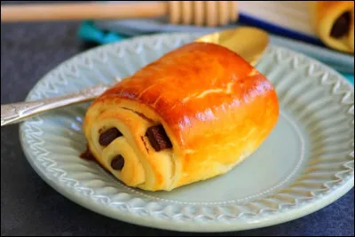 À qui doit-on la chanson "Le Petit pain au chocolat''' ?