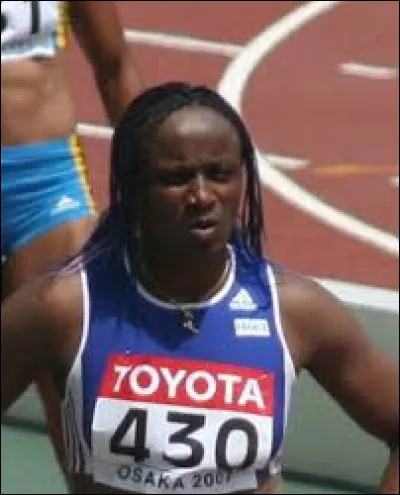 Quelle est la nationalité de la championne du monde d'heptathlon 1999 Eunice Barber ?