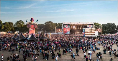 Cette ann&eacute;e je d&eacute;couvre le festival des Vieilles Charrues qui est un festival de musique, pas d'agriculture. O&ugrave; suis-je ?