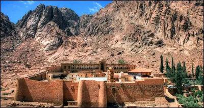 Moment de recueillement au monast&egrave;re Sainte-Catherine du Sina&iuml;, l'un des plus anciens monast&egrave;res au monde encore en activit&eacute;. O&ugrave; suis-je ?