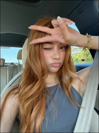 Elle est née à Hawaï et elle a des origines singapourienne, chinoise, américaine et suédoise.
Vrai ou faux ?