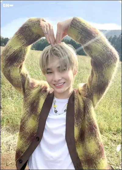 Est-il droitier ou gaucher ?