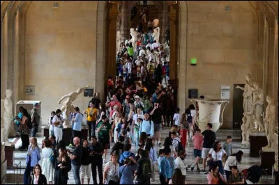 En quoi la foule est-elle un inconvénient pour bien visiter un musée ?