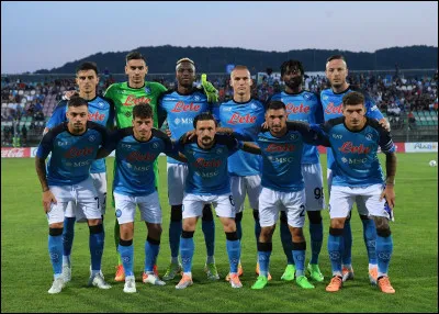 Quel club de football représente Naples ?