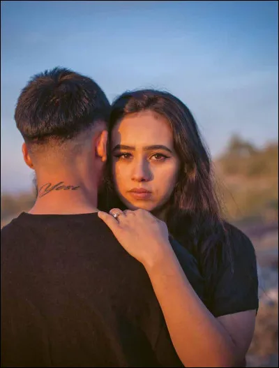 Un membre du clan ennemi te d&eacute;clare sa flamme. Que fais tu ?